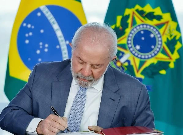 Lula sanciona liberação total do FNDCT e destrava R$ 22 bilhões para pesquisa e inovação