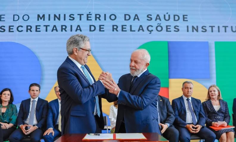 Presidente Luiz Inácio Lula da Silva (PT) e o ministro da Saúde, Alexandre Padilha (PT)