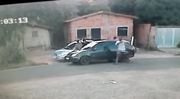 Bandidos roubam carro no povoado Soinho