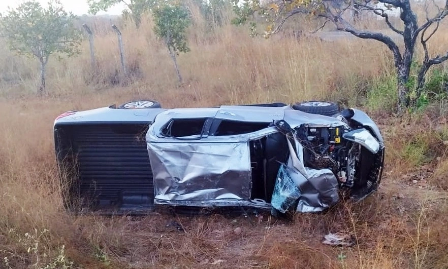 O veículo capotou várias vezes após o motorista perder o controle da direção