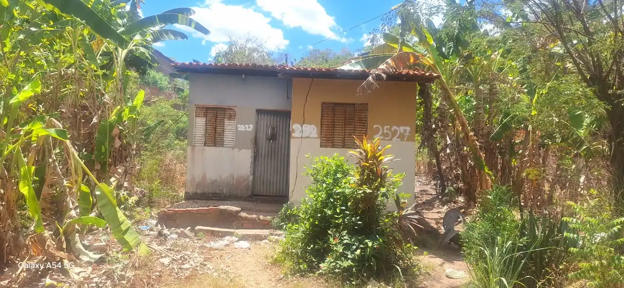 Residência onde a polícia encontrou as armas e drogas