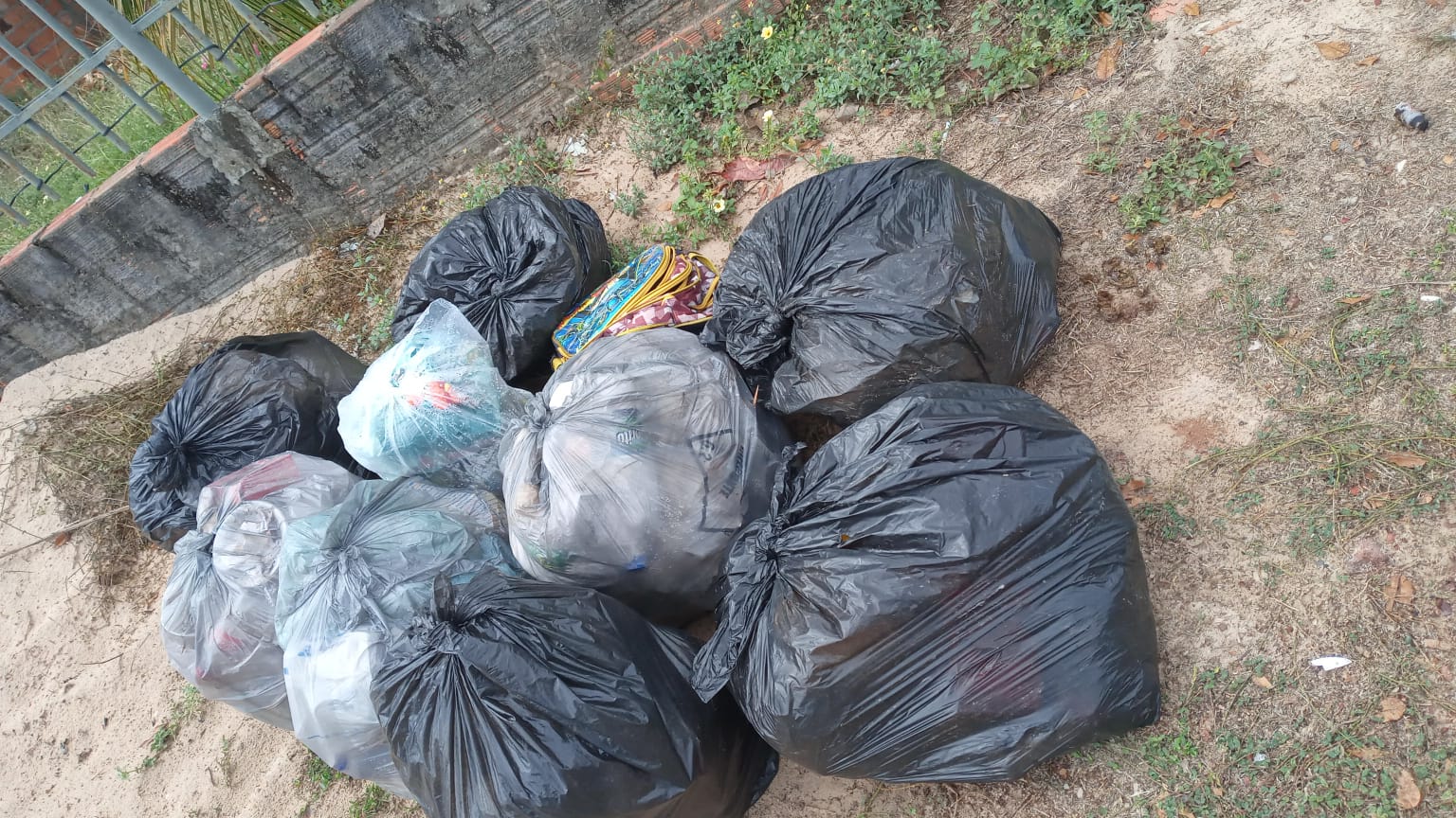 Caminhão de coleta de lixo não passa há semanas na zona rural de Teresina