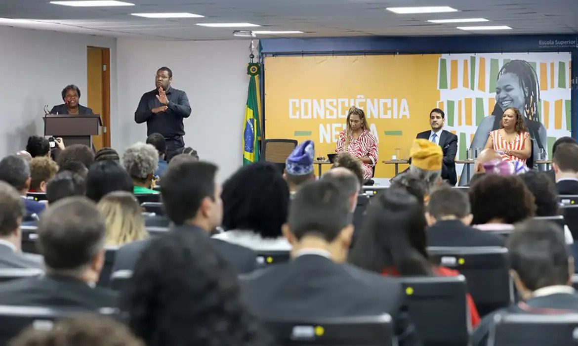 O governo federal, em nome do Estado brasileiro, pediu publicamente desculpas à população negra pela escravização das pessoas negras