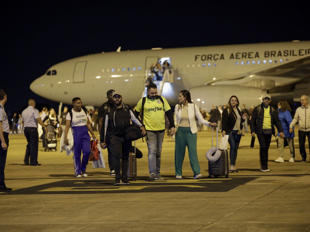 Chegada do primeiro grupo de brasileiros vindos de Israel