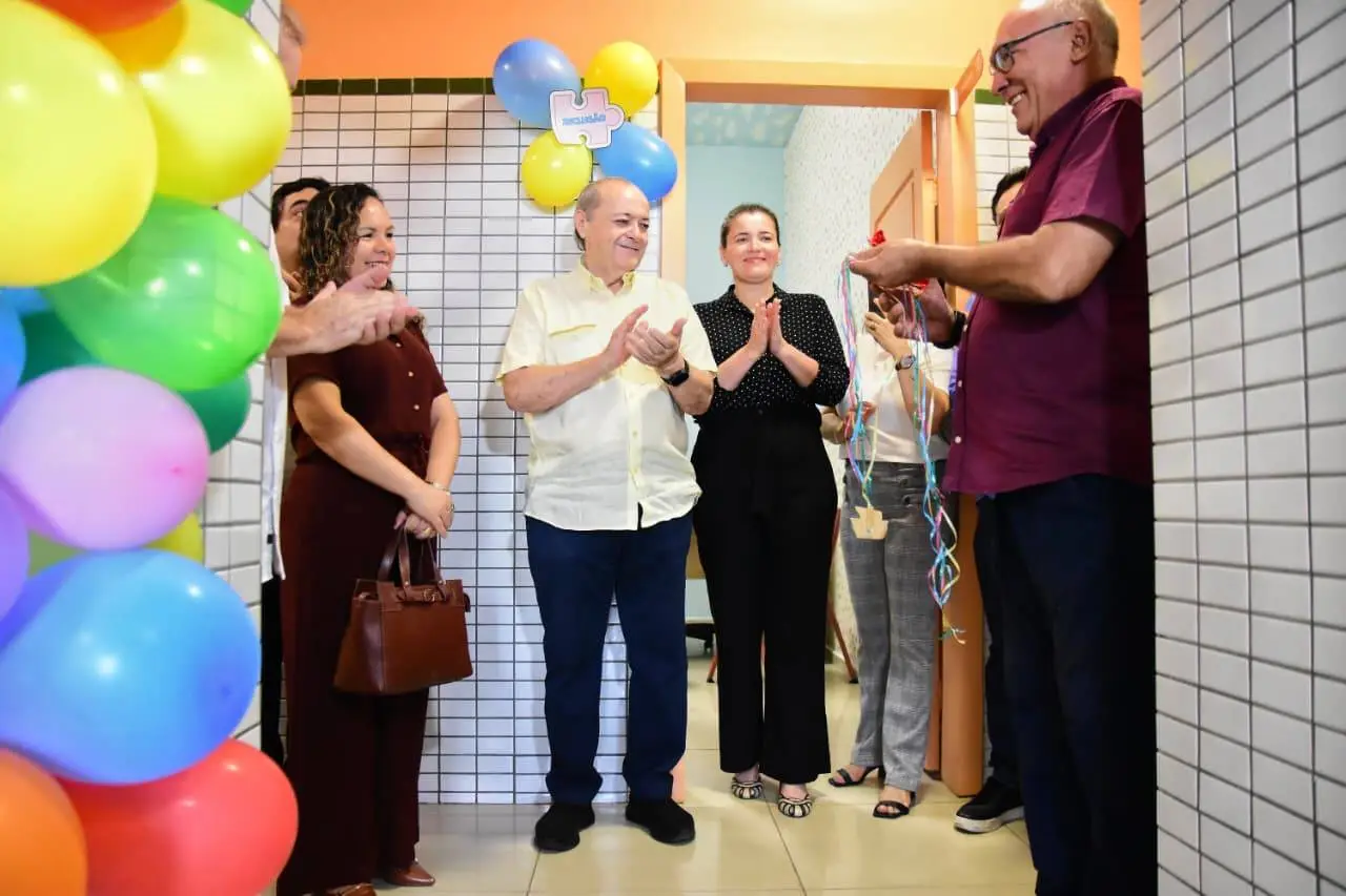 Prefeito Silvio Mendes na Clínica Batista: parceria para atender crianças autistas