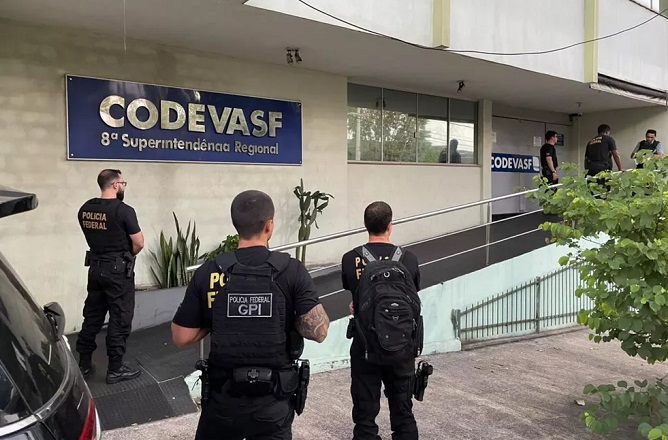 A Polícia Federal recolheu computados e documentos na sede da Codevasf no Maranhão