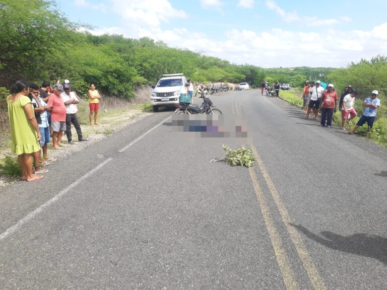 Motociclista é encontrado morto na estrada