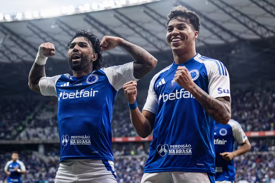Cruzeiro assume a liderança do Brasileirão com a melhor campanha em 16 rodadas