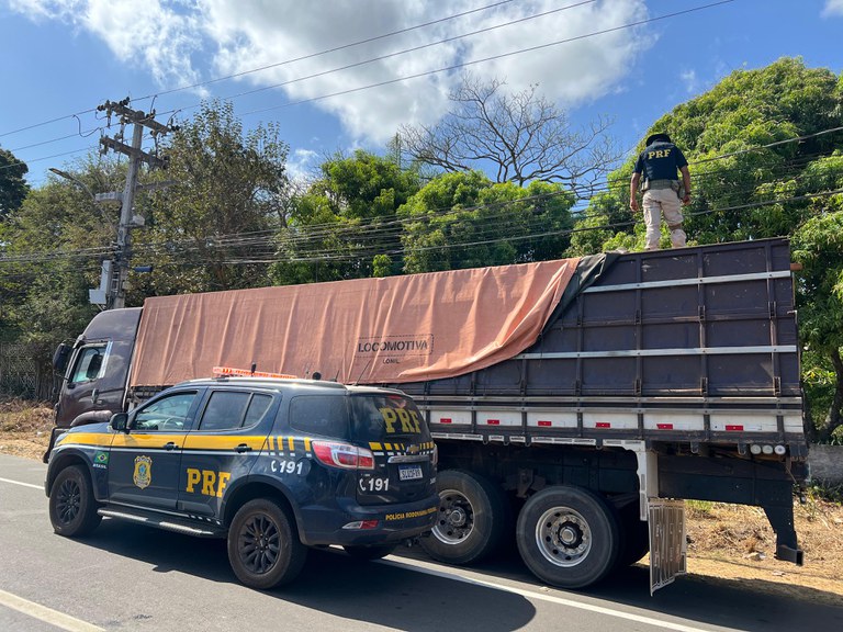 PRF/PI apreende mais 29m³ de madeira ilegal em Teresina