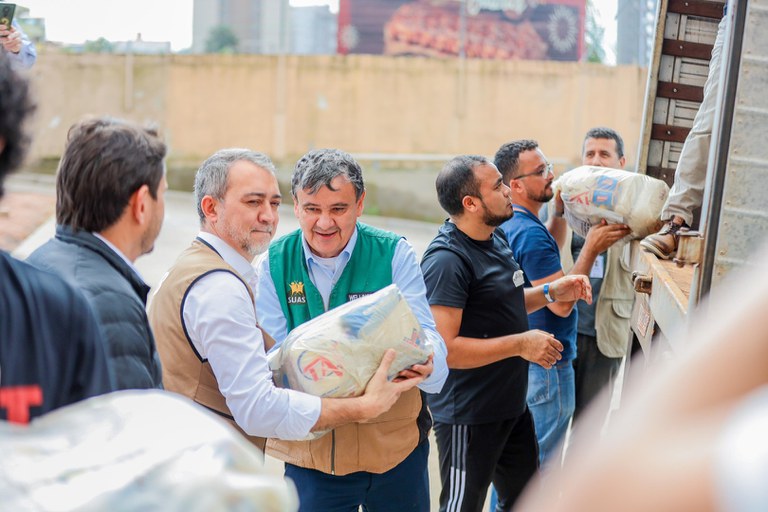 Ministro Wellington Dias entrega cestas de alimentos para cozinhas voluntárias