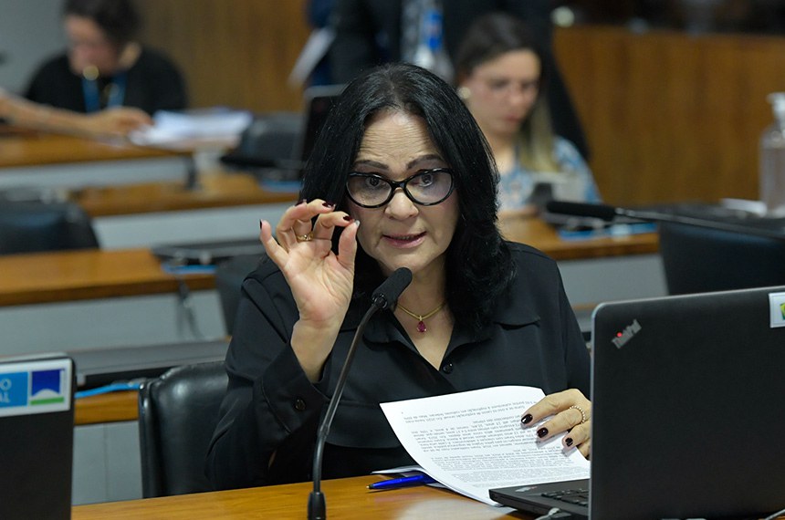 Senadora Damares Alves, relatora do projeto de lei