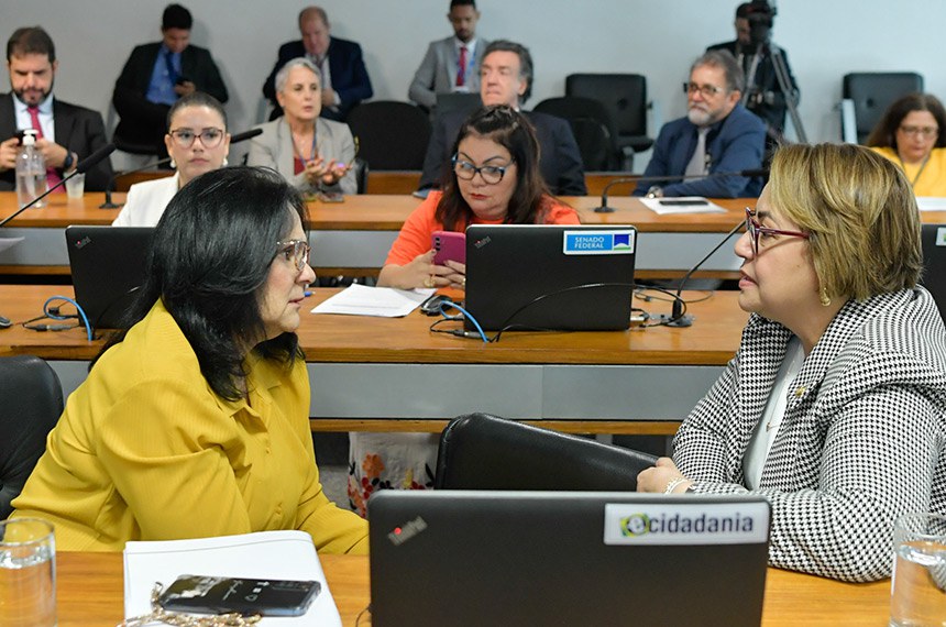 Senadoras Damares Alves e Jussara Lima