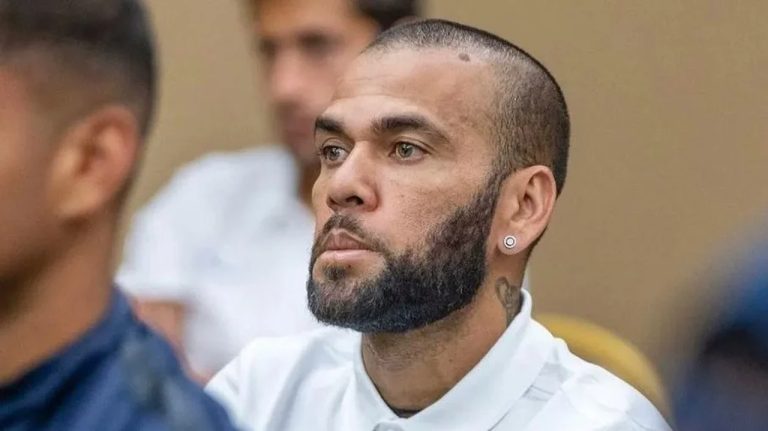 Daniel Alves em julgamento de estupro