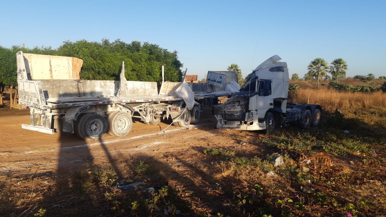 Acidente com caminhão em São João da Fronteira