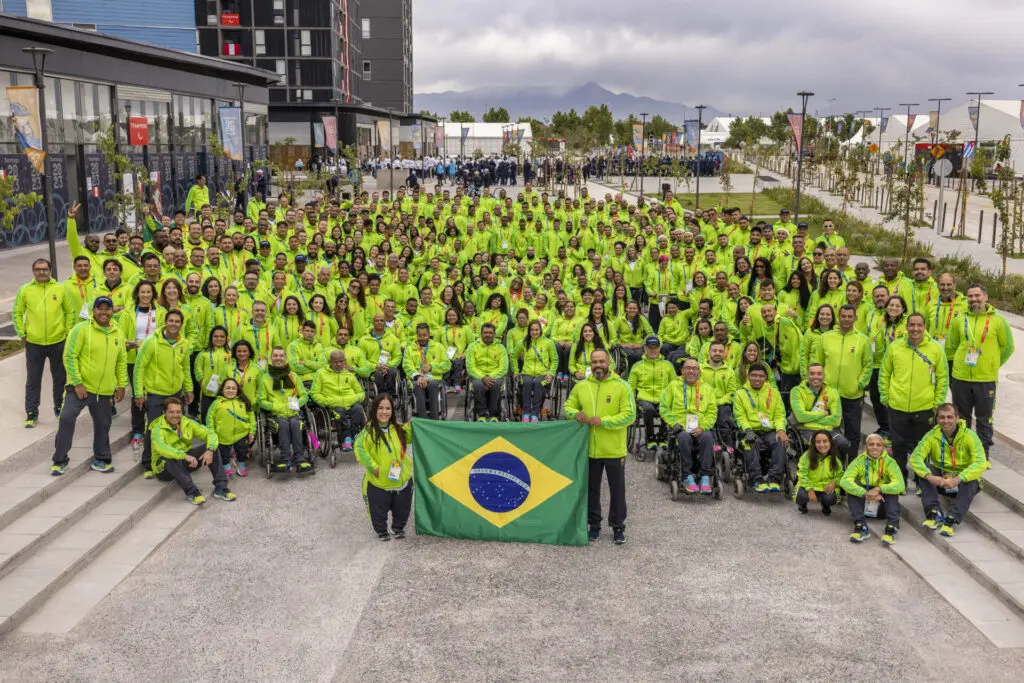 Delegação brasileira posa para foto em Santiago