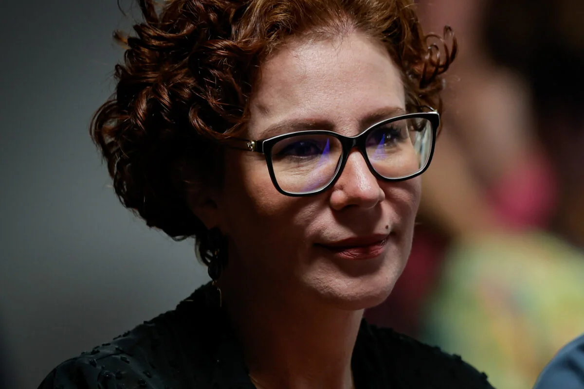 Carla Zambelli fugiu para a Itália para não ser presa no Brasil