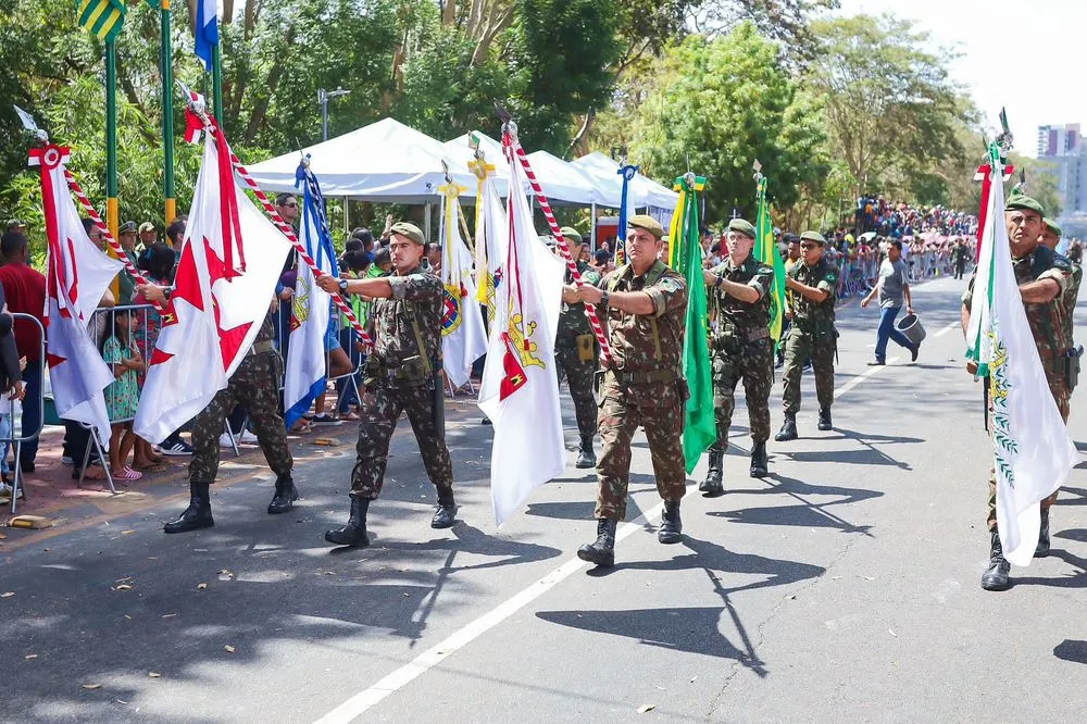 Tradicional Desfile de 7 de Setembro na avenida Marechal Castelo Branco