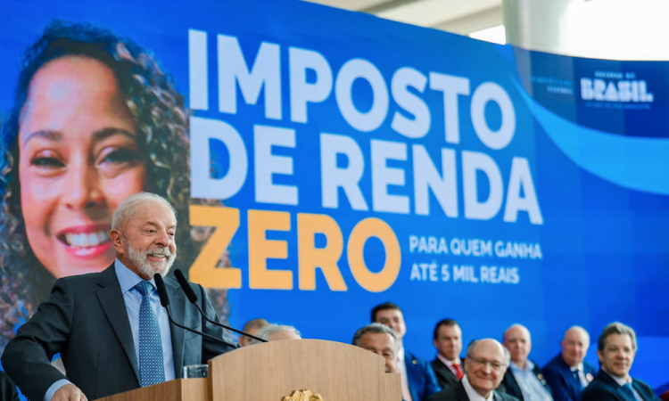 Presidente Lula sanciona lei que amplia isenção do Imposto de Renda para quem ganha até R$ 5 mil