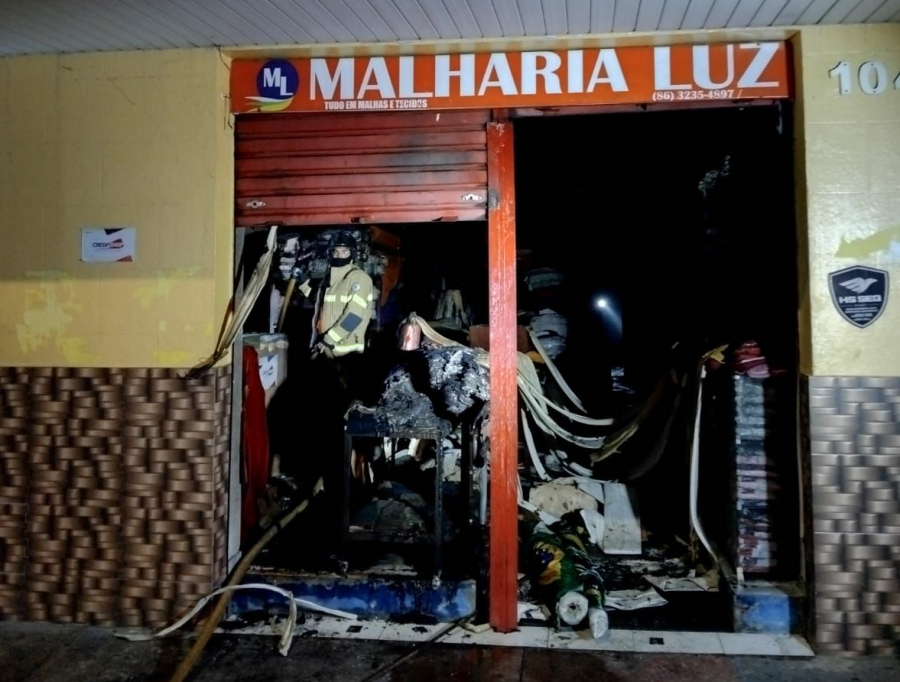 Loja ficou completamente destruída