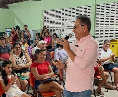 Dr. Hélio destaca aos moradores de Parnaíba sobre os benefícios da regularização fundiária