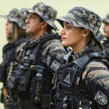 Policial feminina