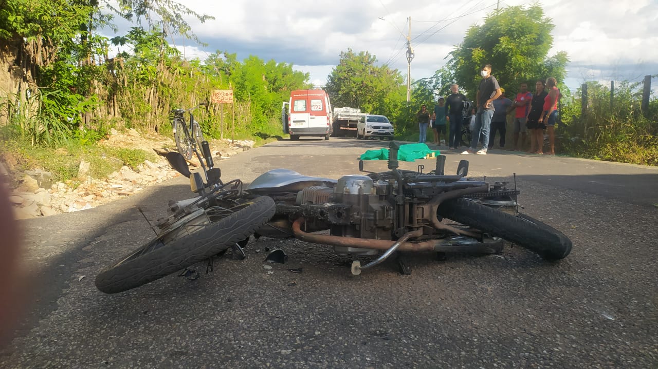 Jovem morre ao ser atropelada