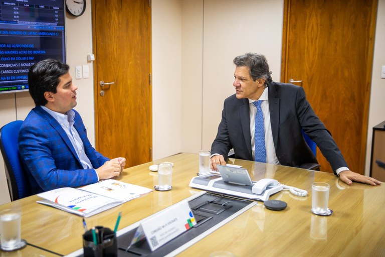 Ministro do Esporte, André Fufuca, e da Fazenda, Fernando Haddad, durante encontro