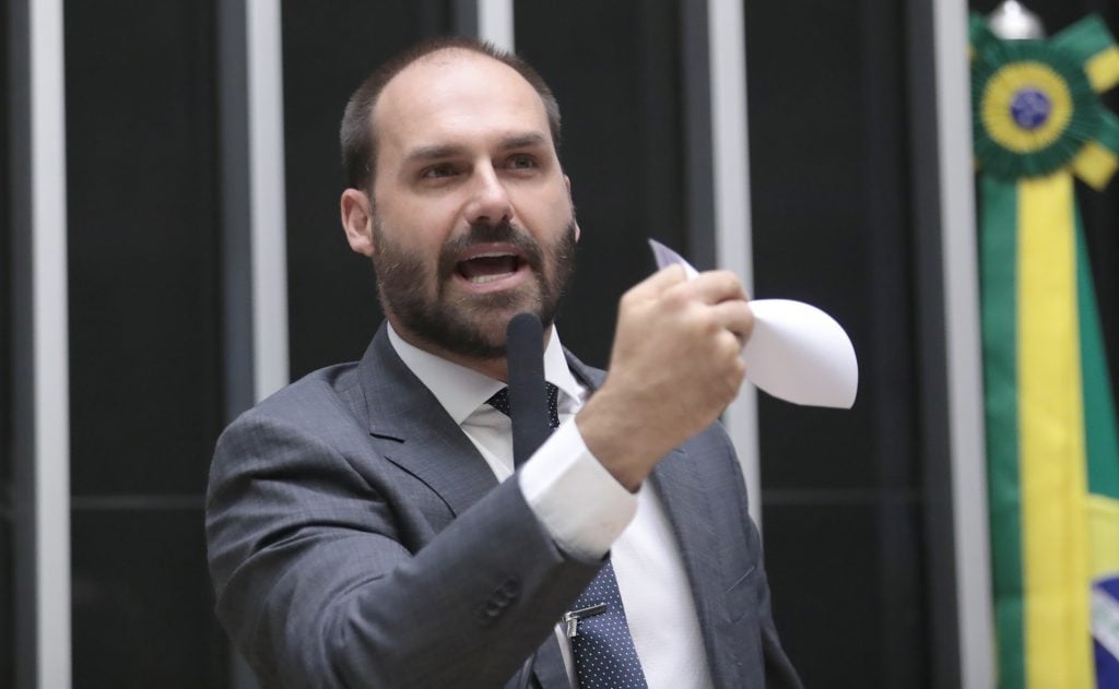 Eduardo Bolsonaro pede que brasileiros agradeçam a Trump por tarifa que atinge exportações do Brasil