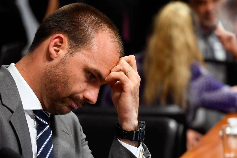 Eduardo Bolsonaro critica pedido da PGR de 43 anos de prisão para o pai e questiona: