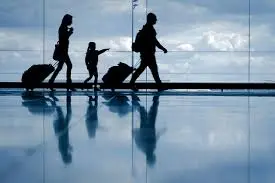Embarque de crianças e adolescentes ema aeroportos