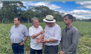 Dia de Campo na Fazenda da Paz recebe visita do deputado federal Merlong Solano