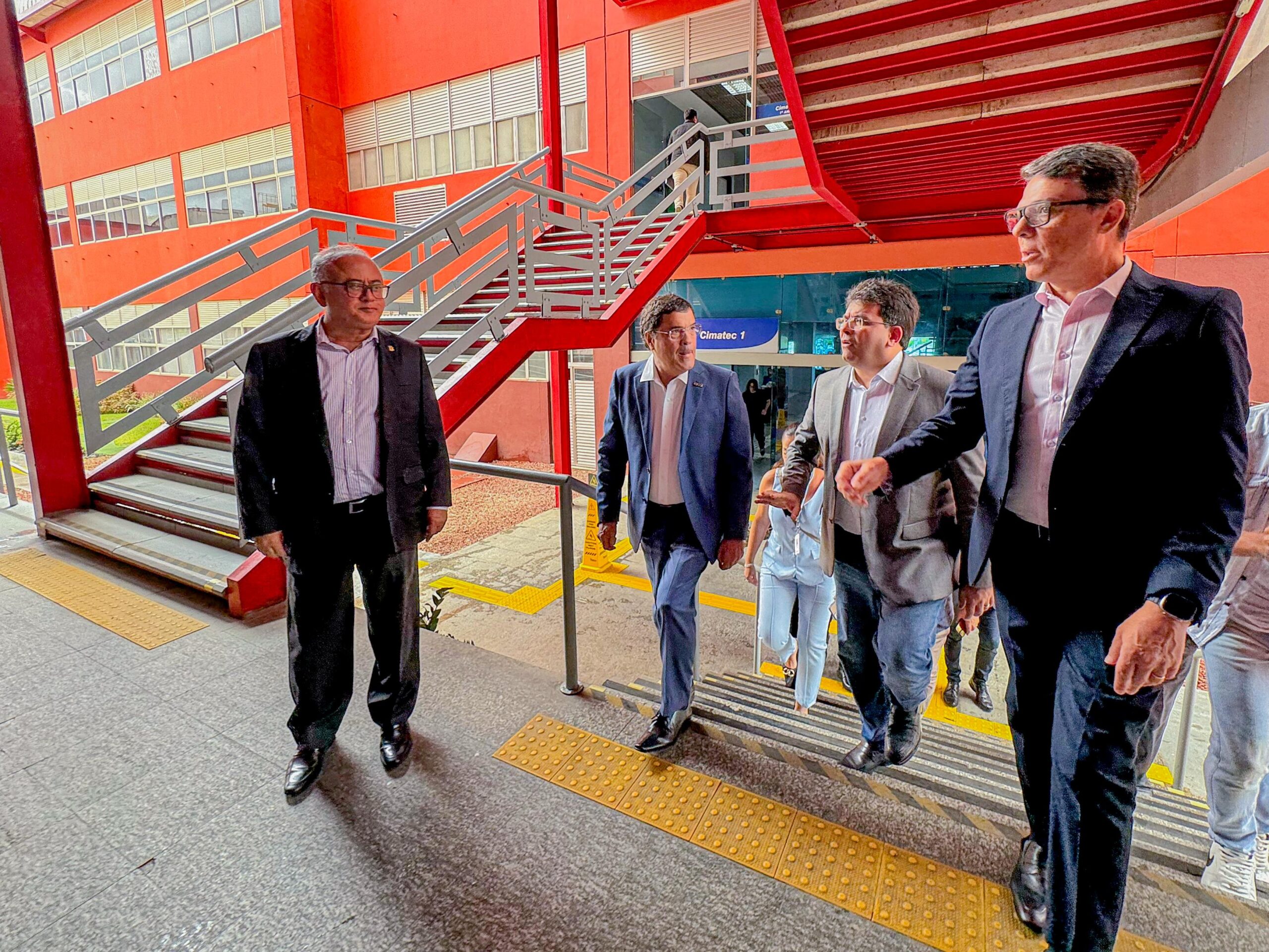 Governador do Piauí, Rafael Fonteles, em Salvador-BA na sede da Universidade Senai Cimatec