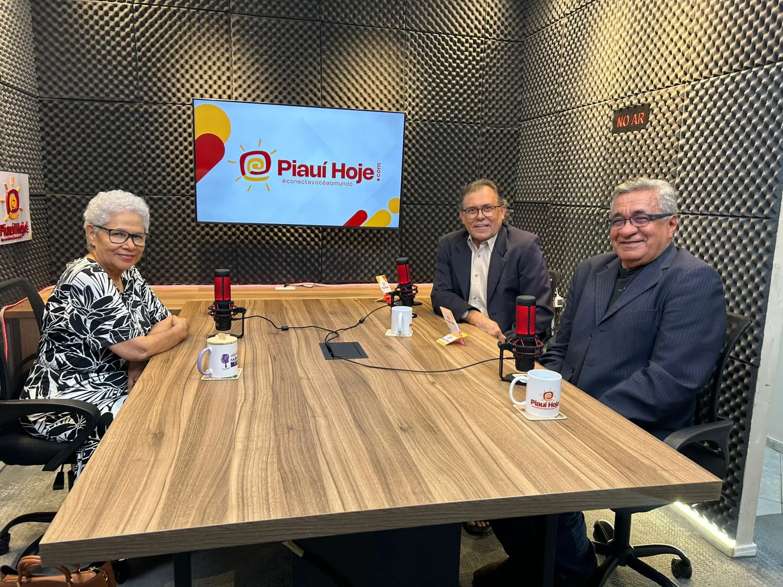 Regina Sousa foi entrevistada pelos jornalistas Luiz Brandão e Roberto Jhon