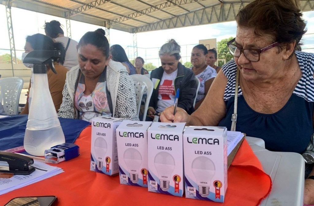 Equatorial Piauí realiza mutirão Pelo Cliente Todo Dia com troca de geladeiras e lâmpadas em Teresina, Porto e Canavieira
