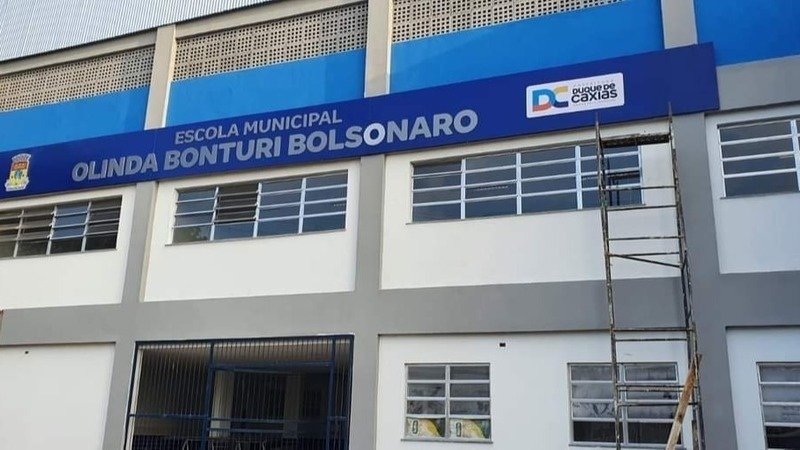 Escola municipal de Duque de Caxias, na Baixada Fluminense. ganha o nome da mãe de Bolsonaro