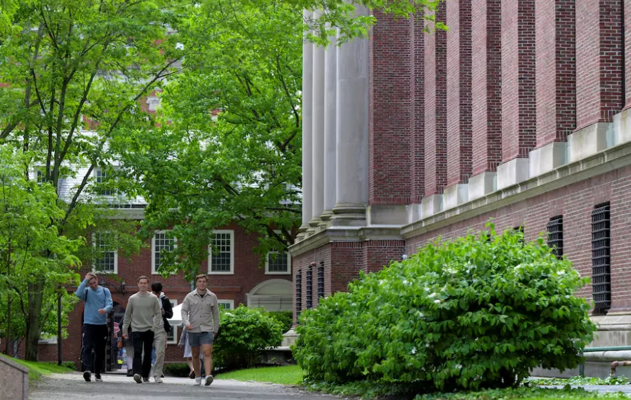 uíza dos EUA prorroga bloqueio a decreto de Trump que veta estudantes estrangeiros em Harvard