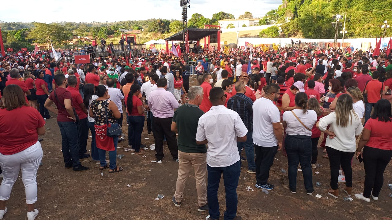 Ato com Lula em Fortaleza reúne multidão