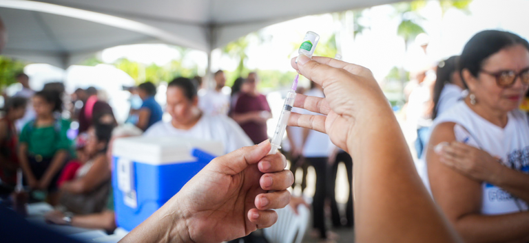 O Ministério da Saúde iniciou a distribuição de lotes da vacina contra a gripe