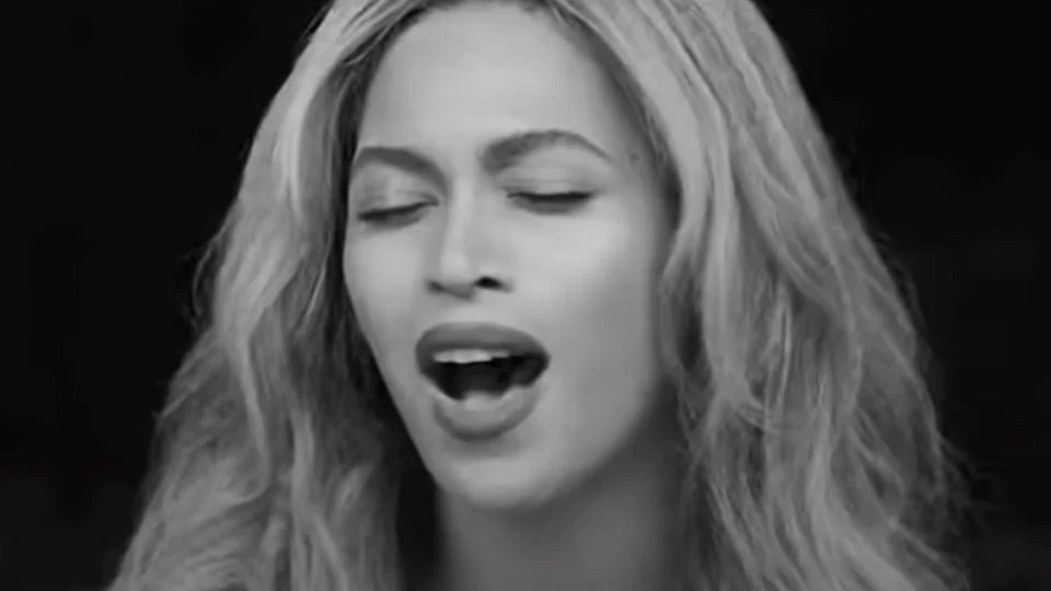 Beyoncé em clipe da canção Freedom