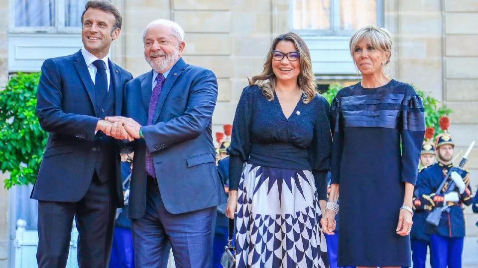 Macron com Lula, Janja e a esposa, Brigitte Macron
