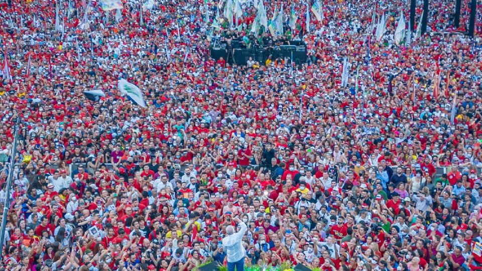 Ato com Lula em Fortaleza reúne multidão