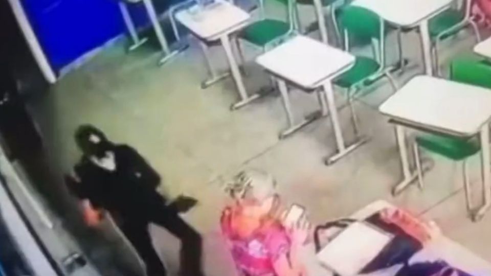 Aluno ataca professora com faca em escola de São Paulo