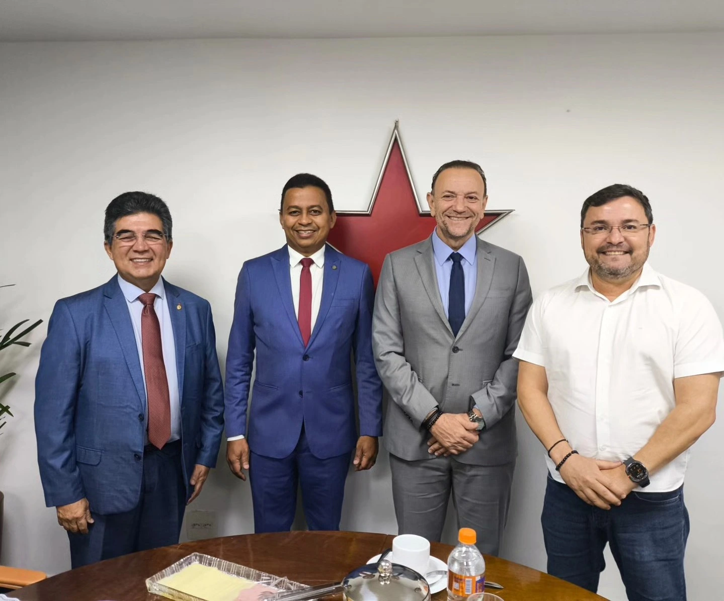 Deputados Limma, Dr. Francisco e Fábio Novo com o presidente do PT, Edinho Silva, em Brasília