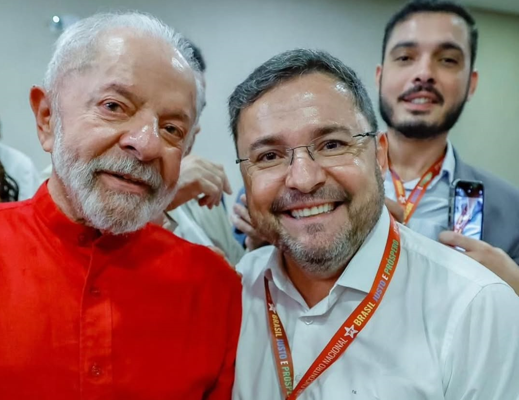 Fábio Novo ao lado de Lula em evento nacional do PT