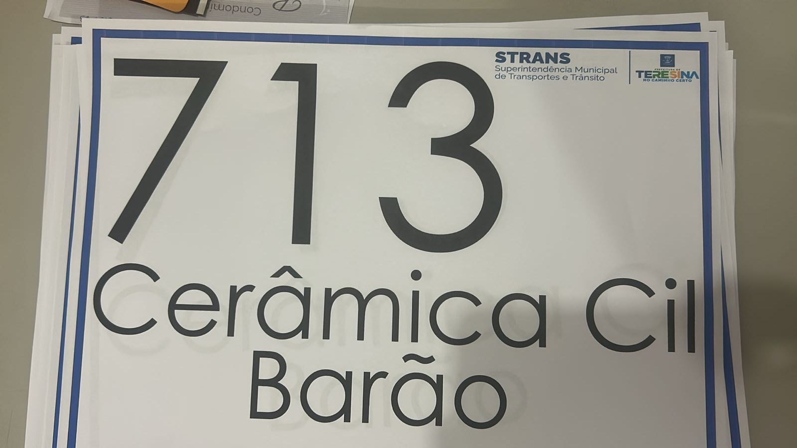 Adesivo oficial que será colocado nos veículos cadastrados pela Strans