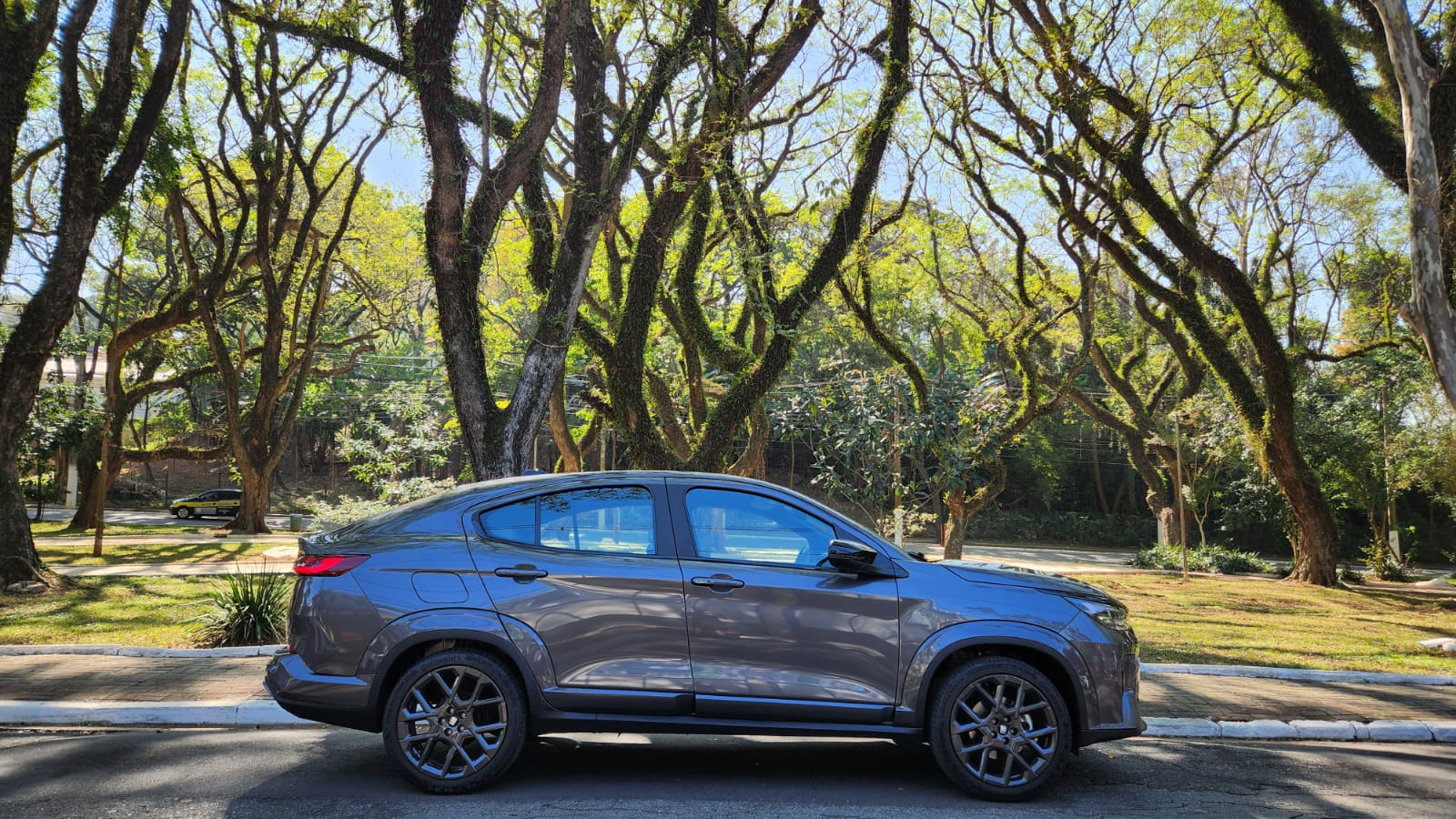 Fiat Fastback Hybrid 2026 combina eficiência e praticidade em diferentes cenários