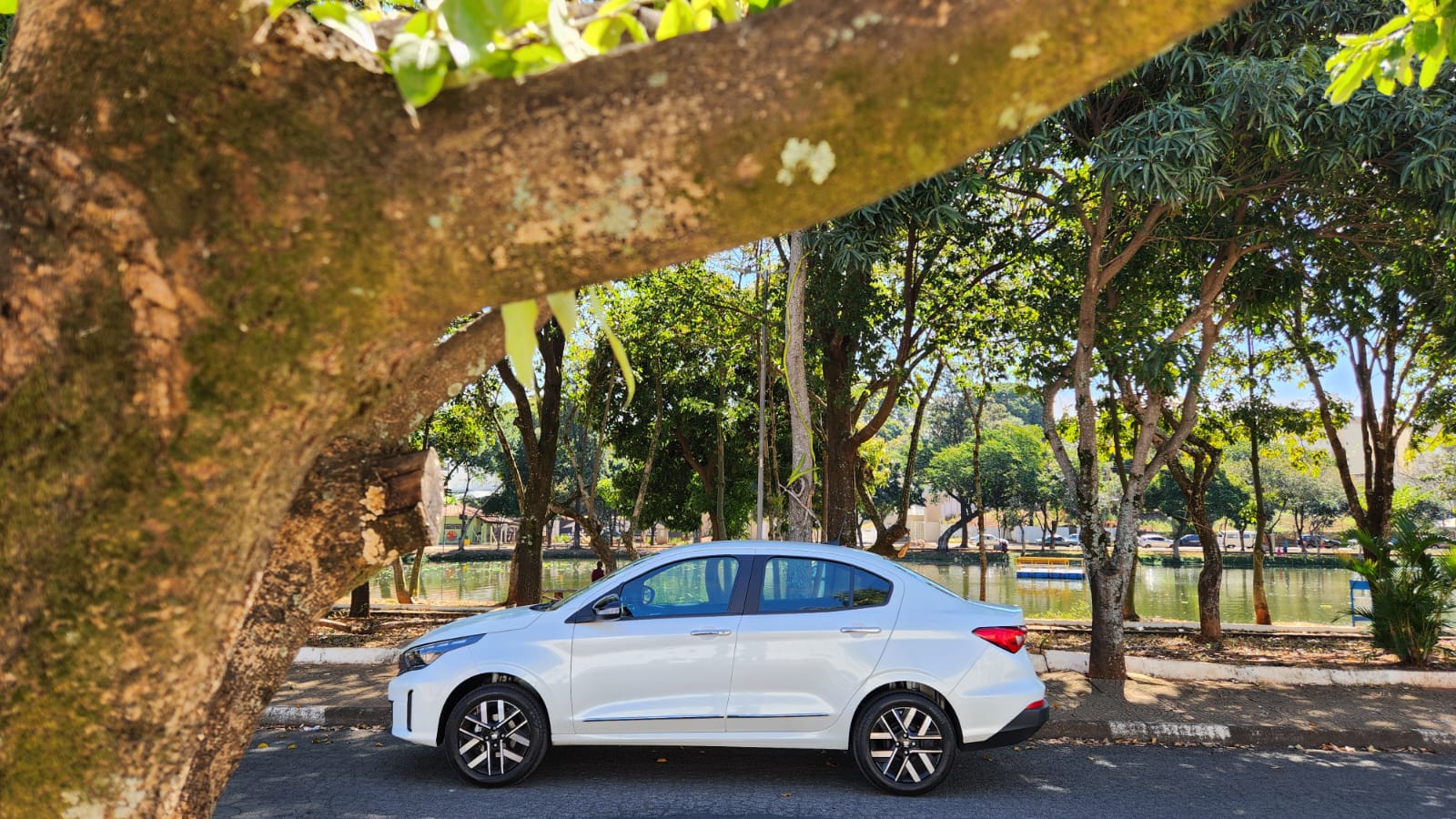 Fiat reforça presença entre sedãs compactos com a linha Cronos 2026
