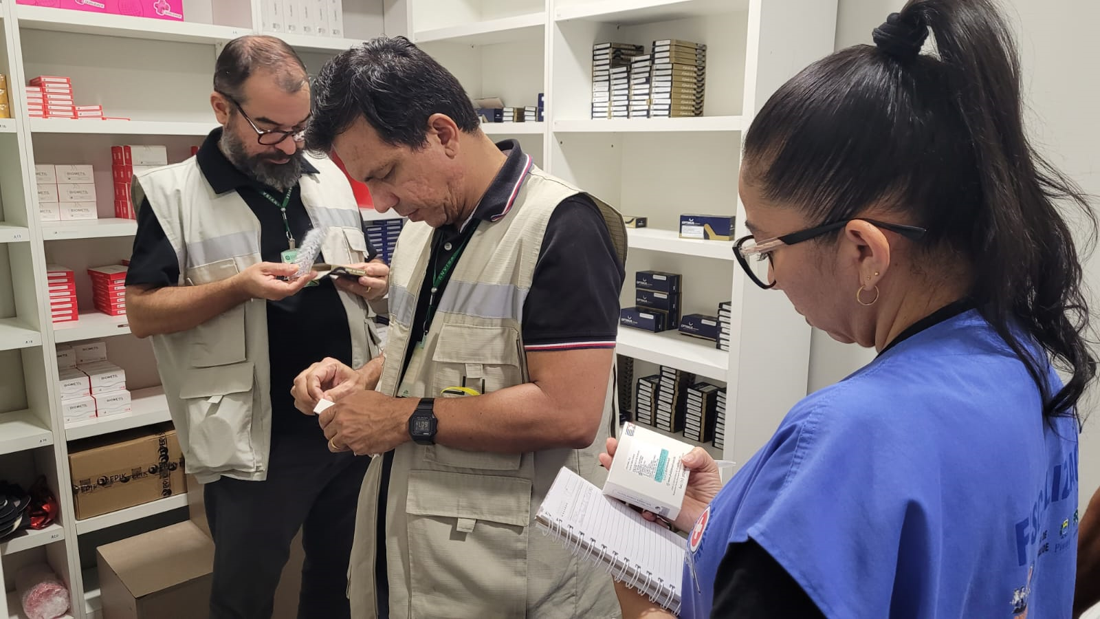 Agentes da Anvisa encontraram irregularidades nas clínicas