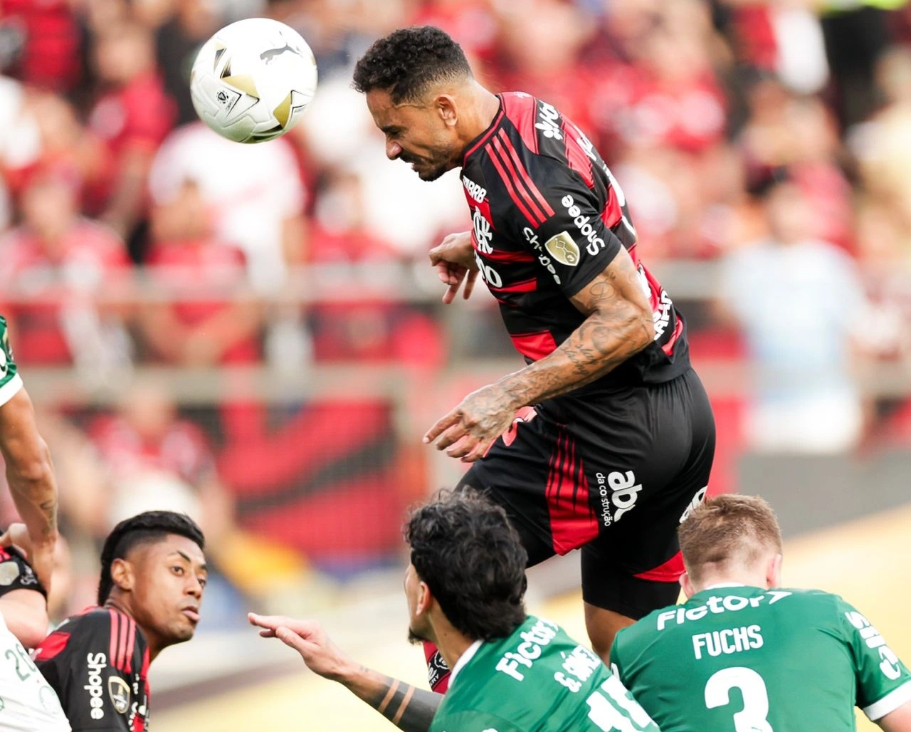 Danilo abriu o placar aos 21 minutos do 2º tempo