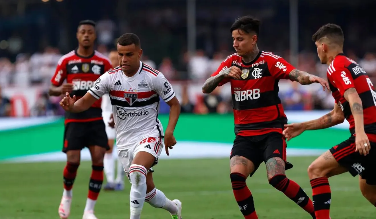 Flamengo recebe o São Paulo no Maracanã e tenta manter a liderança isolada do Brasileirão 2025